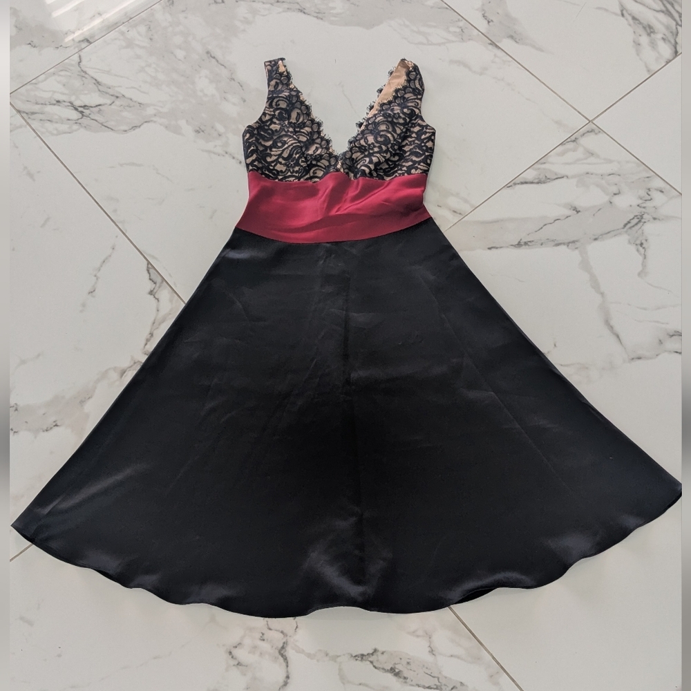 Laundry by Shelli Segal Elegant Black Lace Dress  New W/Tag , Size 2